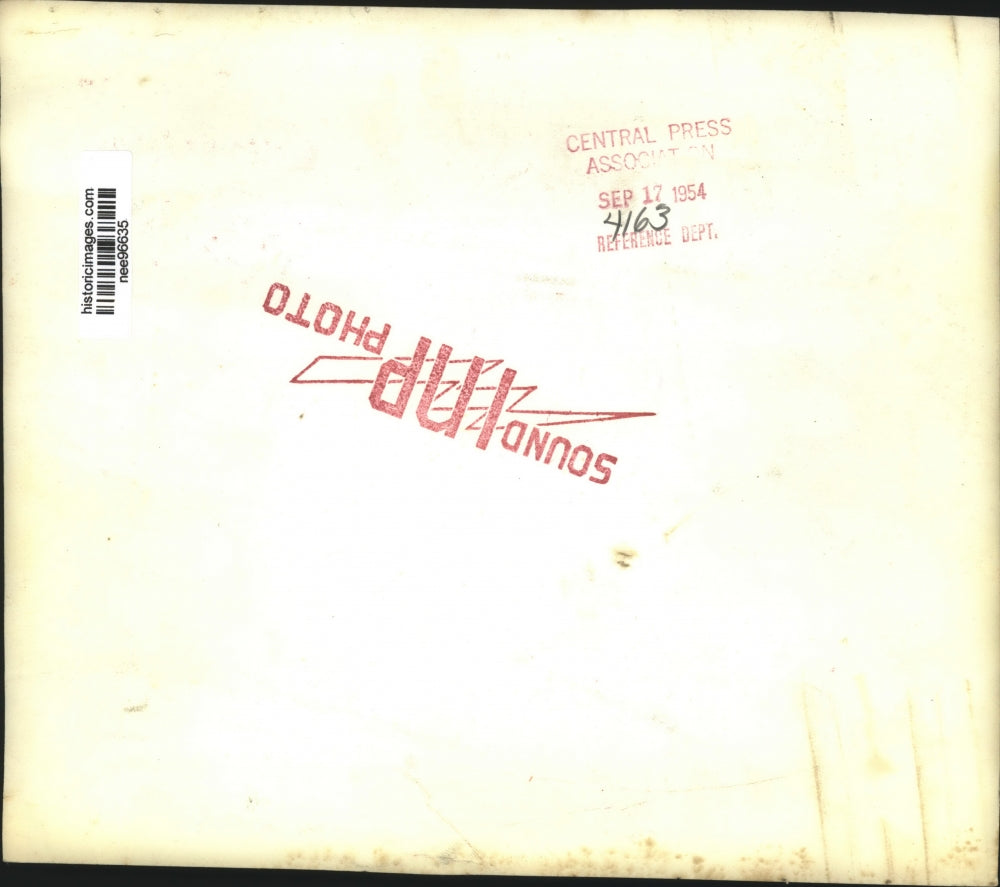 1954 Press Photo Cong.Harris Cotton checks late returns with his workers