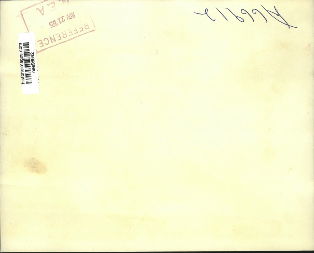 1955 Press Photo U.N Official shown counting the 15th ballot at General Assembly