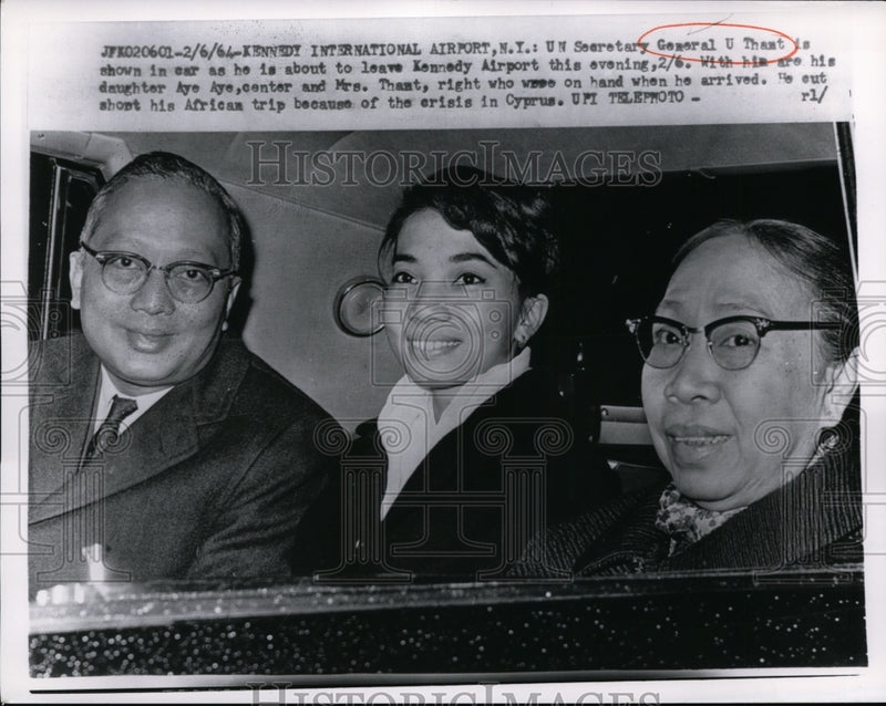 Load image into Gallery viewer, 1964 Press Photo U.Thant,U.N Sec. General with his family leaves Kennedy Airport
