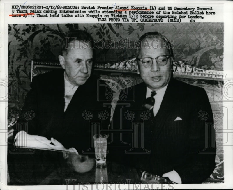 Load image into Gallery viewer, 1968 Press Photo Soviet Premier Alexei Kosygin and U.Thant, U.N Sec General
