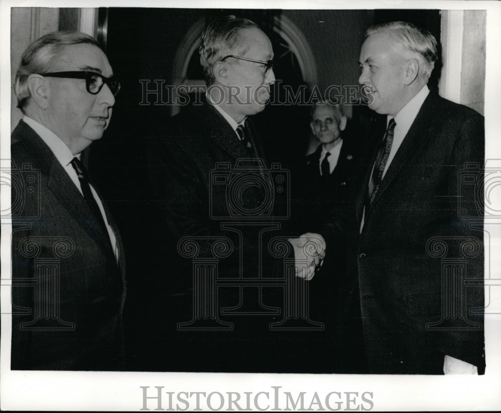 1968 Press Photo British Prime Minister Harold Wilson Greets U Thant - nee96708