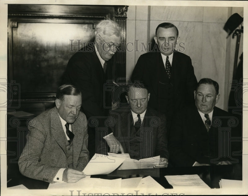 Load image into Gallery viewer, 1937 Press Photo Senate Reorganization Committee Holds First Meeting - nee96837
