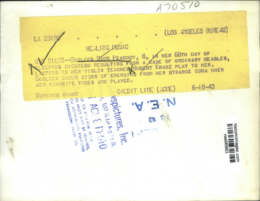 1943 Press Photo Dorleen Dawn Peabody Listens To Her Violin Teacher Robert Kranz