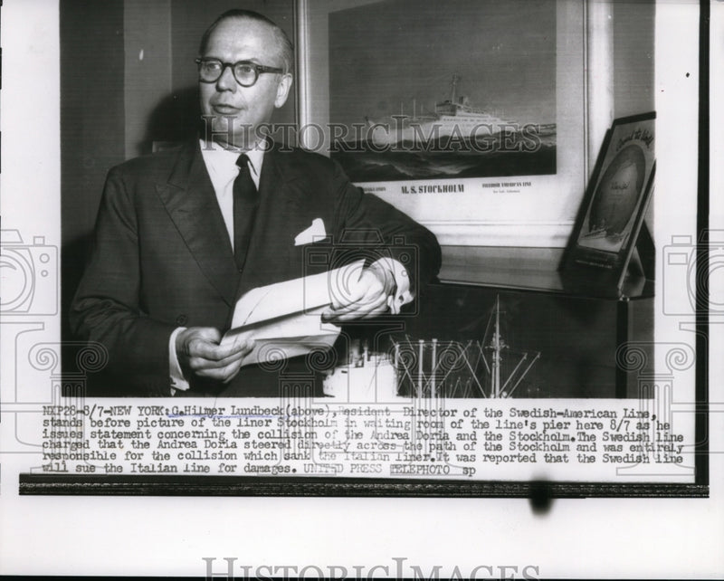 Load image into Gallery viewer, 1956 Press Photo Hilmer Lundbeck In Waiting Room Of Line's Pier - nee96924
