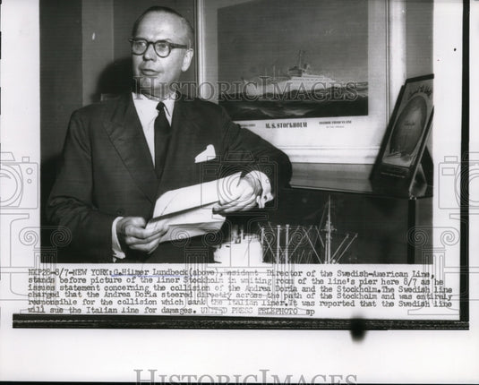 1956 Press Photo Hilmer Lundbeck In Waiting Room Of Line's Pier - nee96924