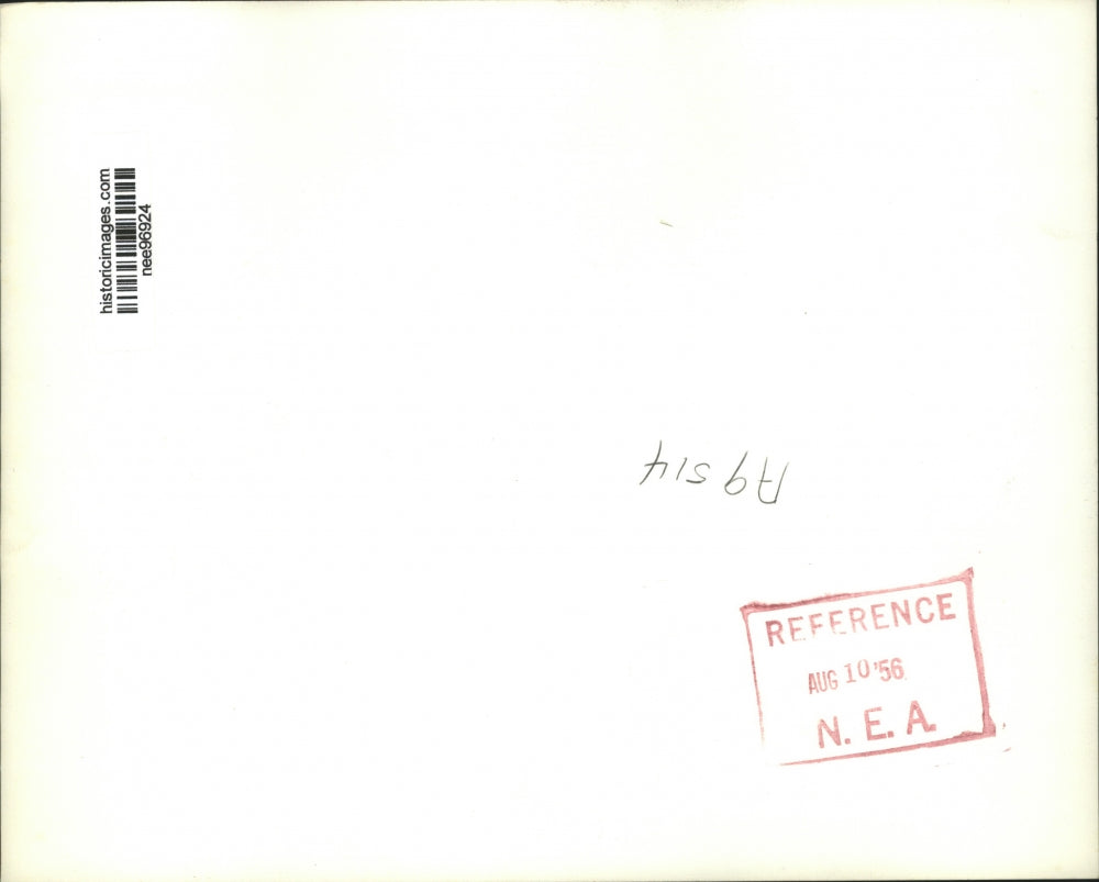 1956 Press Photo Hilmer Lundbeck In Waiting Room Of Line's Pier - nee96924