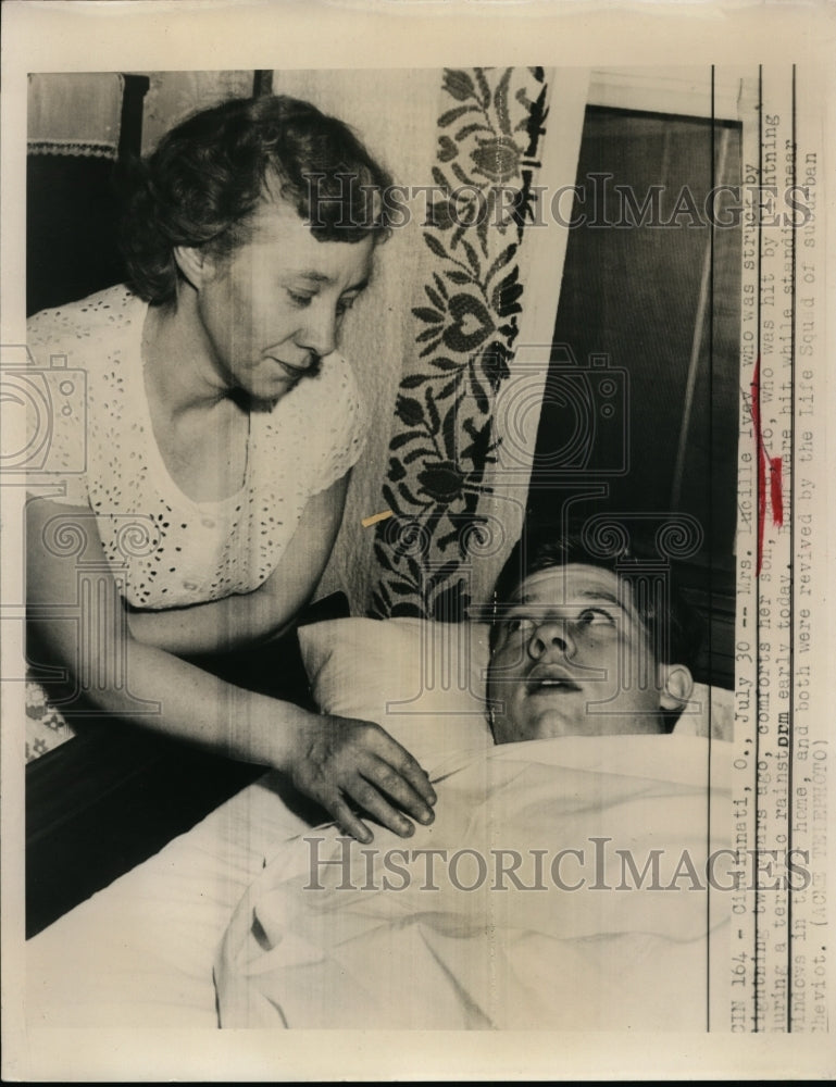 Load image into Gallery viewer, 1945 Press Photo Mrs.Lucille Ivey comforts her son hit by lighting in their homr
