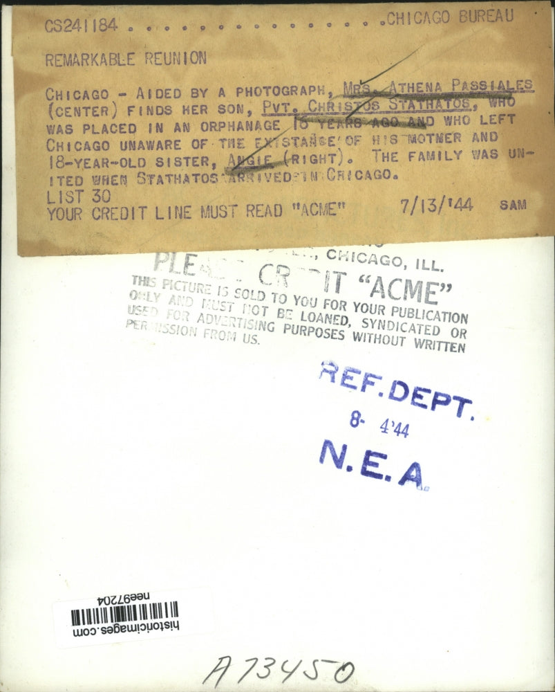 1944 Press Photo Mrs.Athena Passiales reunited with son Pvt.Christus Stathatos