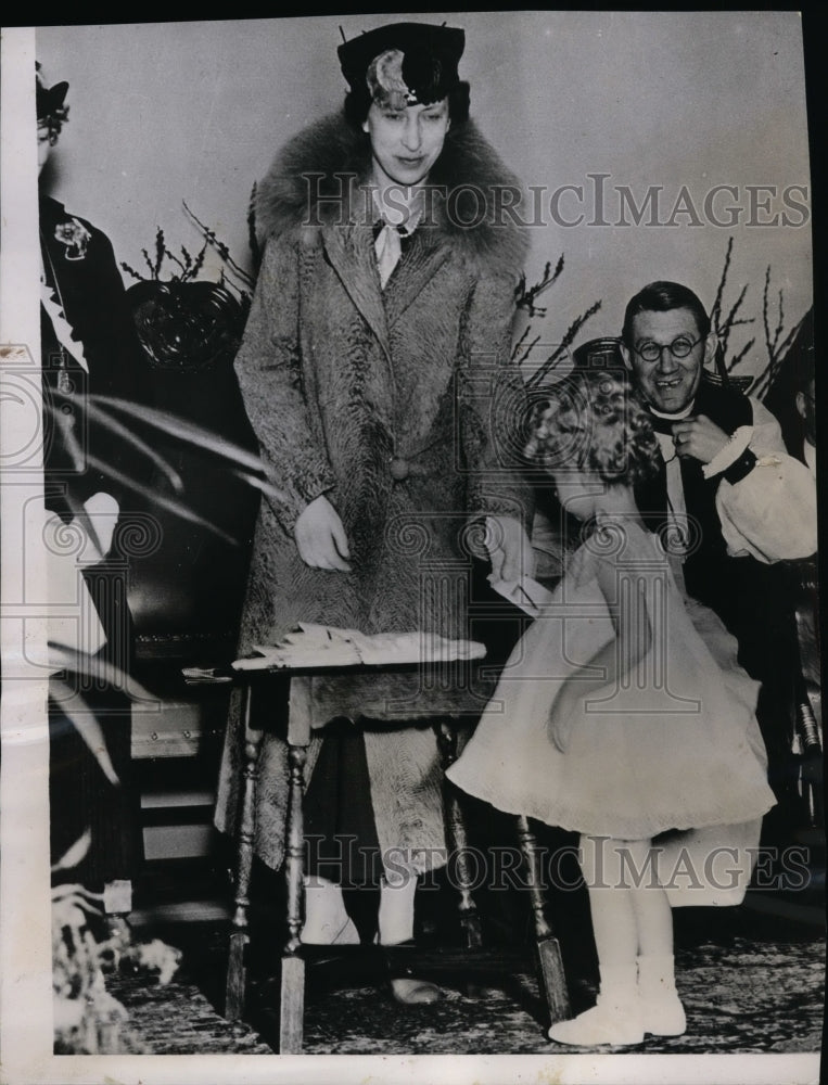 Load image into Gallery viewer, 1937 Press Photo Princess Royal opens Y.W.C.A. Extension in East Acton Lane
