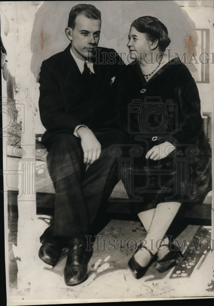 1931 Press Photo Royal Herbert Sloane freeman shown with his mother - nee97342