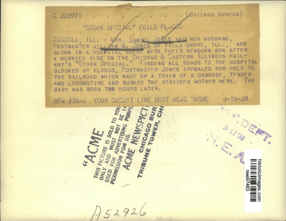 1939 Press Photo William Jones find all road to the hospital blocked floods