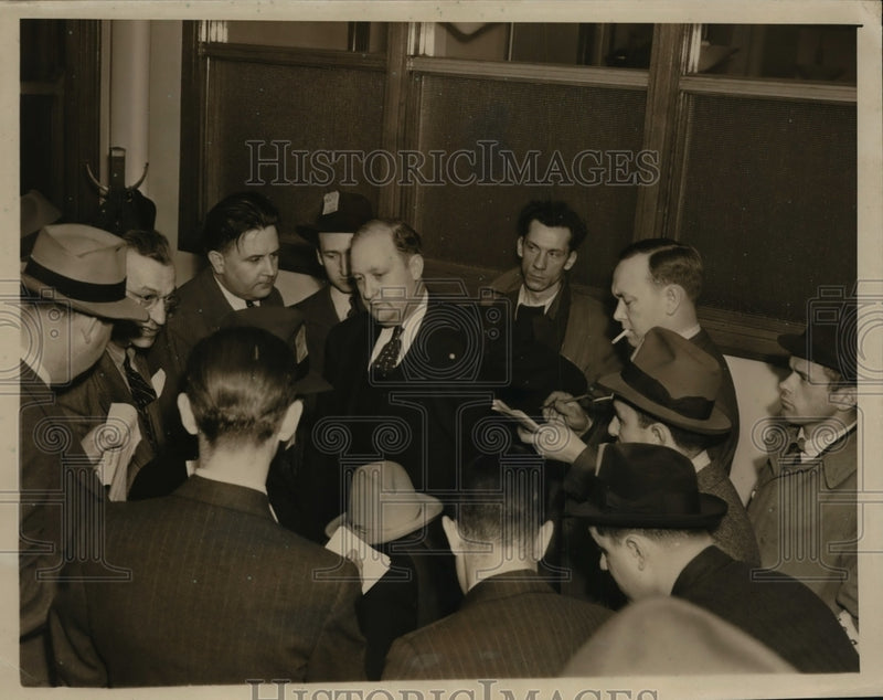 Load image into Gallery viewer, 1941 Press Photo John V.Riff of Steel Workers Organizing Committee with reposter
