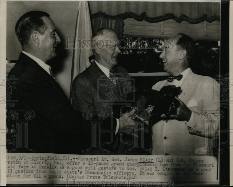 Load image into Gallery viewer, 1952 Press Photo Gov.James Blair of Missouri offer 12 pound grand champion ham
