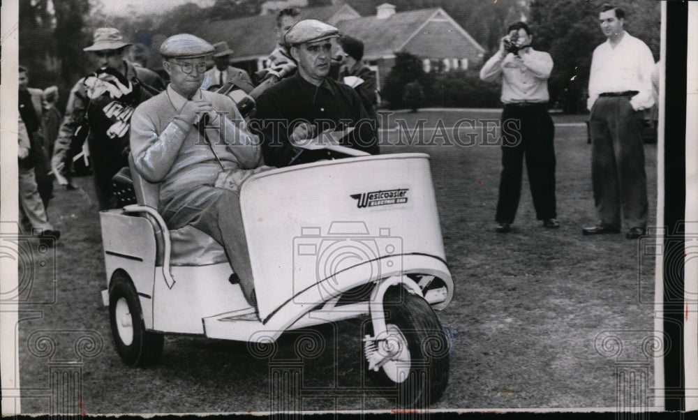 1956 Press Photo Pres.Eisenhower rides along fairway on G.Len Arvin CC course