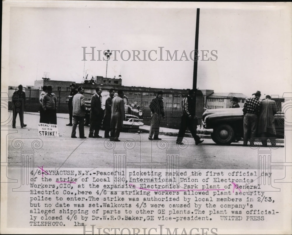 1953 Press Photo Peaceful strike at the Electronics Park Plant of GE - nee97724