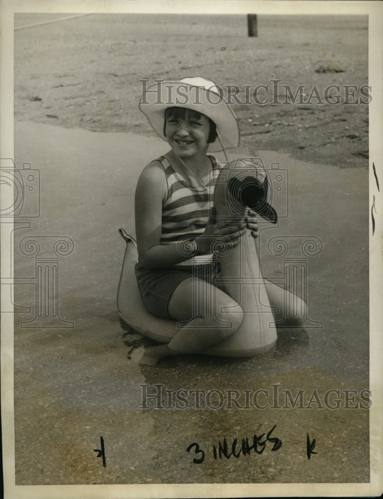 Load image into Gallery viewer, 1928 Press Photo Lorraine Lambert enjoyed at Sea Spray Beach Palm Beach
