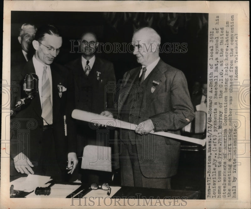 Load image into Gallery viewer, 1948 Press Photo Hoard A.Smith of local 3931 Louisville presents a baseball Bat
