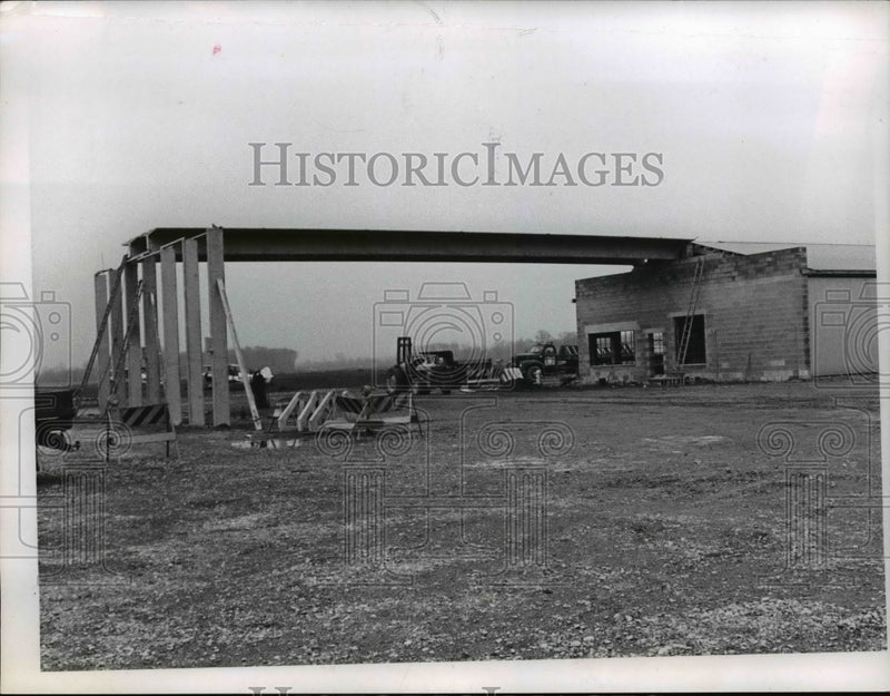 Load image into Gallery viewer, 1967 Press Photo Casement Airport at Painsville Carplane Port - nee97989
