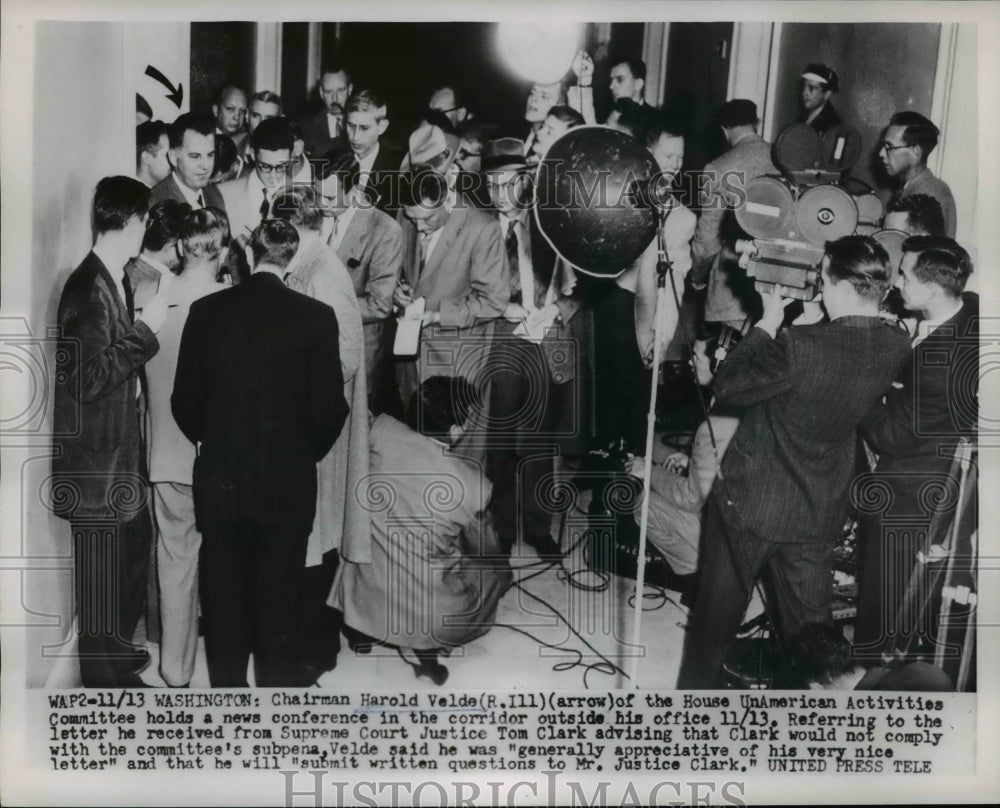 1953 Press Photo Chairman Harold Velde of House UnAmerican holds new conference