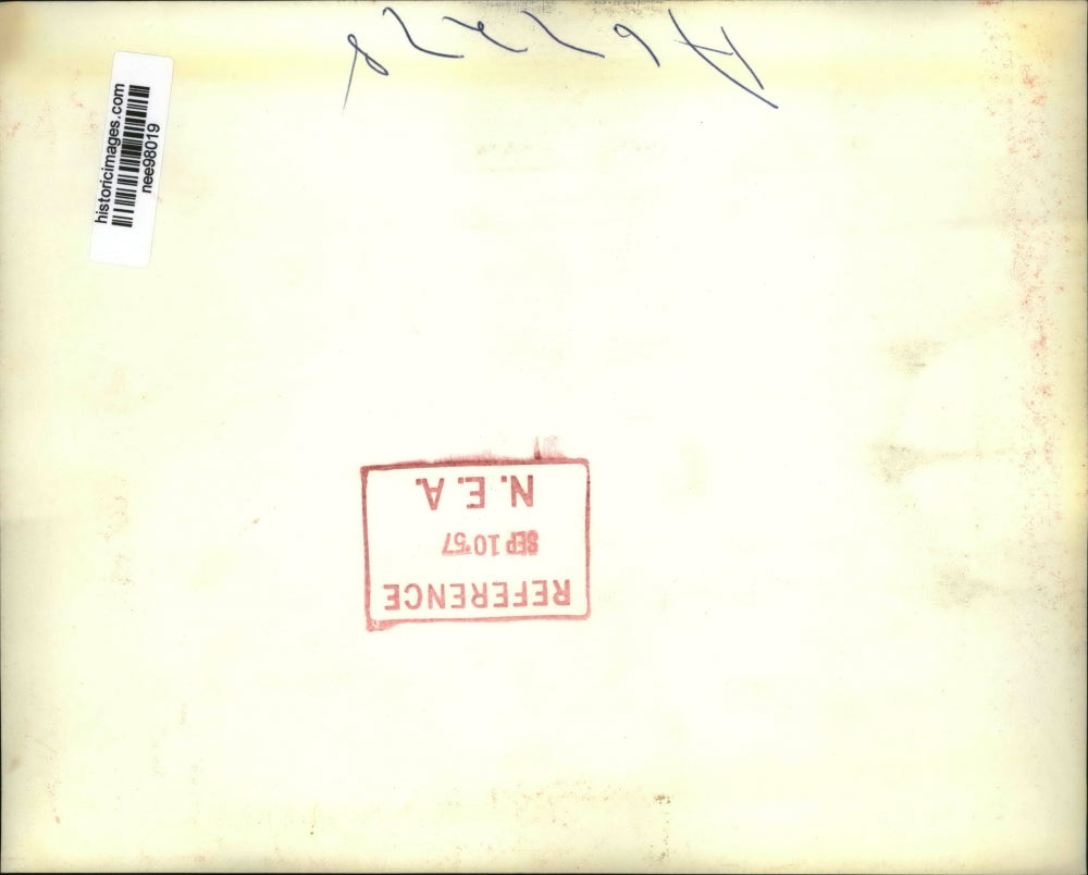 1957 Press Photo Pres.Dwight Eisenhower and wife leaves Walter Reed Hospital