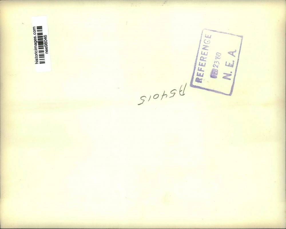 1960 Press Photo Pedestrian Battle the heavy winds and blowing snow at Milwaukee