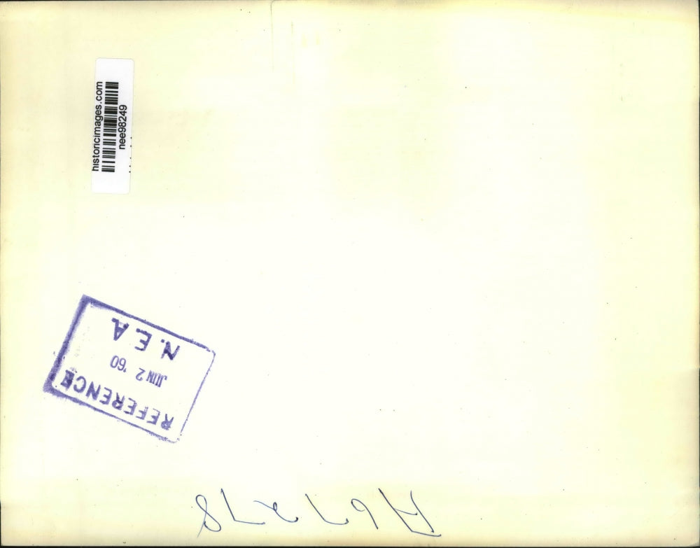 1960 Press Photo Pres. Eisenhower waves from his car leaves Elysee Palace