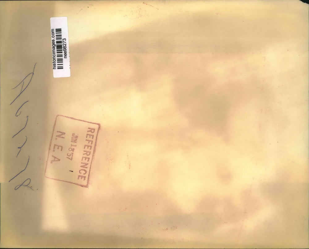 1957 Press Photo Pres.Eisenhower present plaque to Hugo Deffner - nee98273