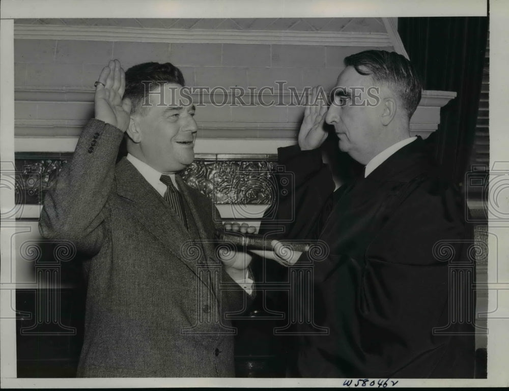 1940 Press Photo Lindsay C.Warren take oath as Comptroller General of U.S