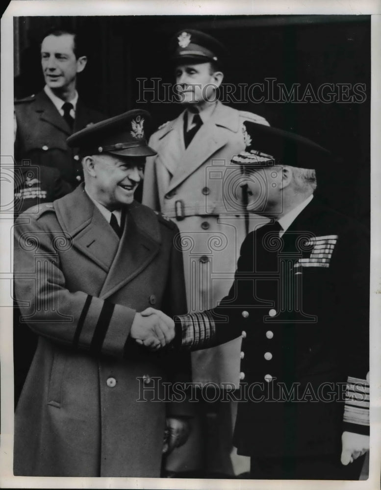 Load image into Gallery viewer, 1951 Press Photo Gen.Dwight Eisenhower with British Adm. Lord Fraser
