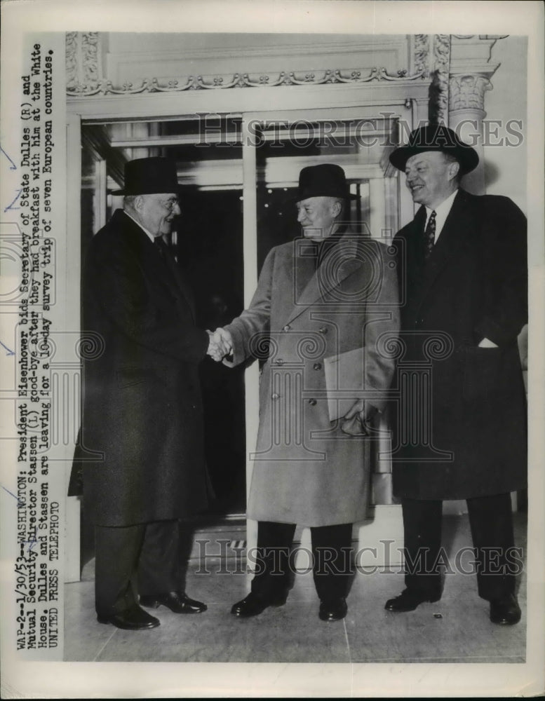 Load image into Gallery viewer, 1953 Press Photo Pres.Eisenhower bids farewell to John Dulles and Stassen
