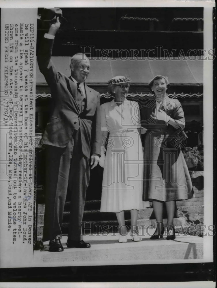 1954 Press Photo Pres.Dwight Eisenhower arrives at the Lowry AFB in Denver