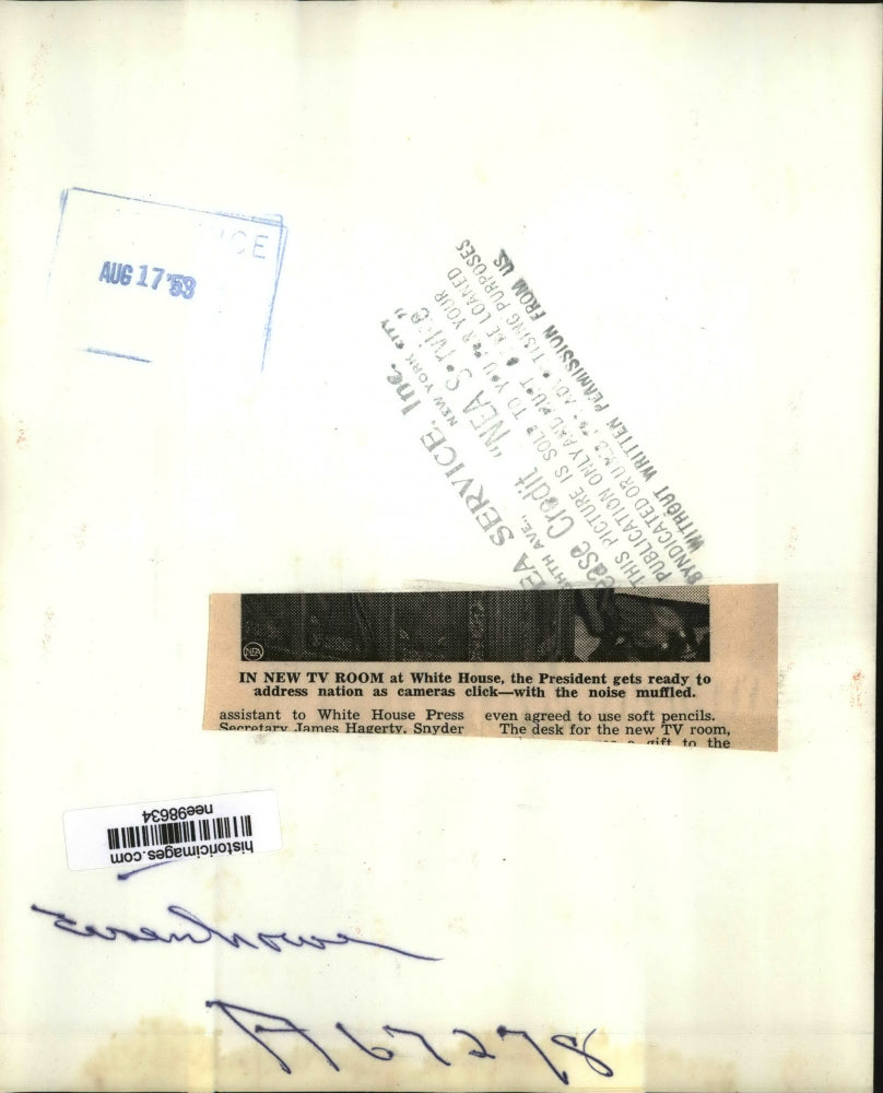 1953 Press Photo Pres.Dwight Eisenhower in TV Room at the White House