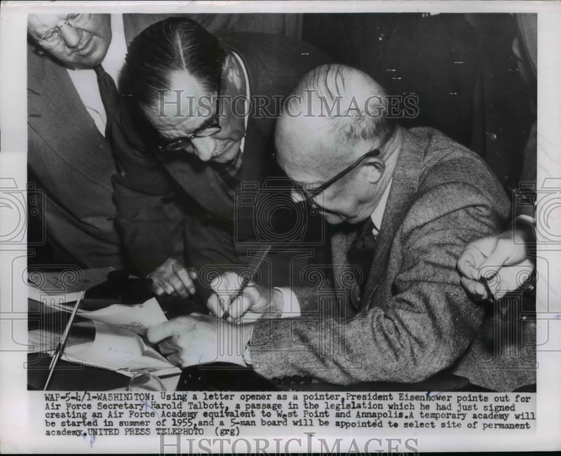 Load image into Gallery viewer, 1954 Press Photo Pres. Dwight Eisenhower signed bill with Harold Talbott
