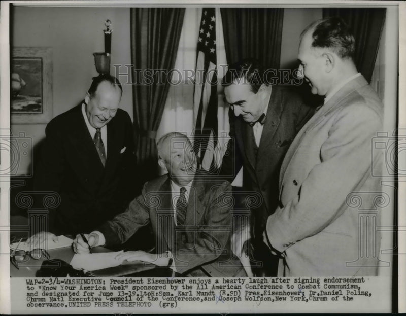 Load image into Gallery viewer, 1954 Press Photo Pres.Eisenhower sign endorsement to"Know Your American Week"
