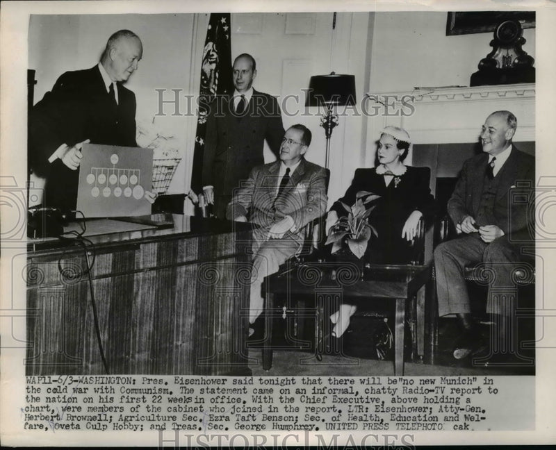 Load image into Gallery viewer, 1953 Press Photo Pres.Eisenhower holds a chart with his Cabinet Members
