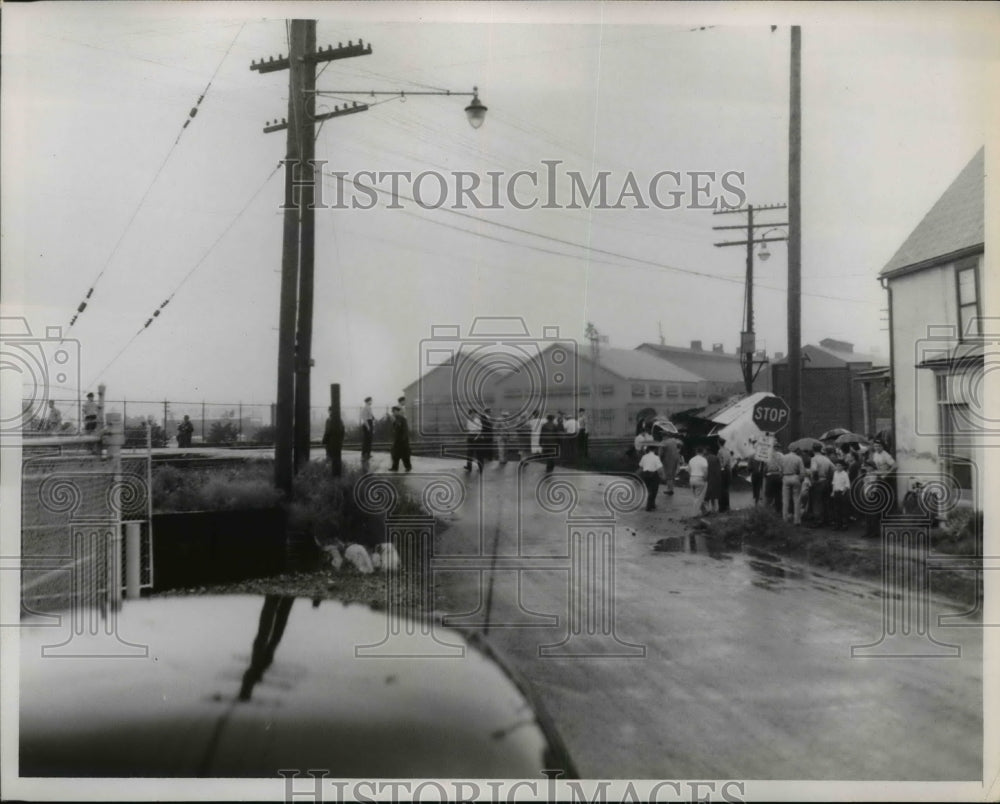 1955 Press Photo Automobile Accident at Lorain looking toward the Tracks