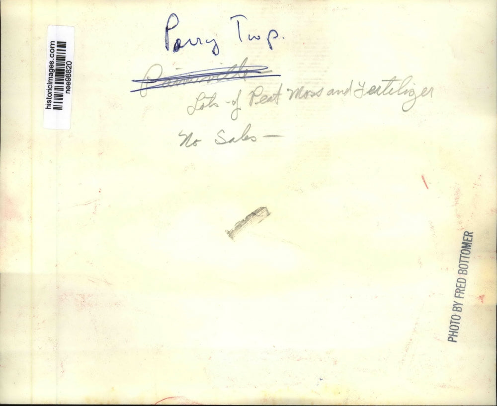 Undated Press Photo Lots of Pest Moss and Fertilizer - nee98820