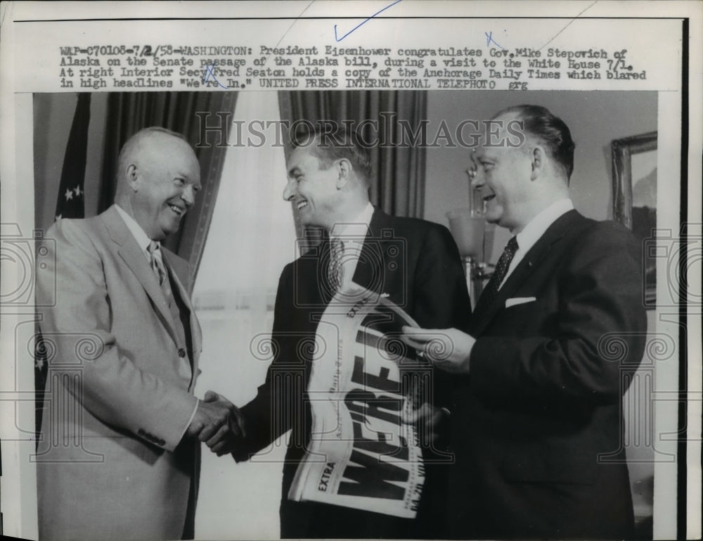 1958 Press Photo Pres.Eisenhower congratulates Gov. Mike Stepvoich of Alaska