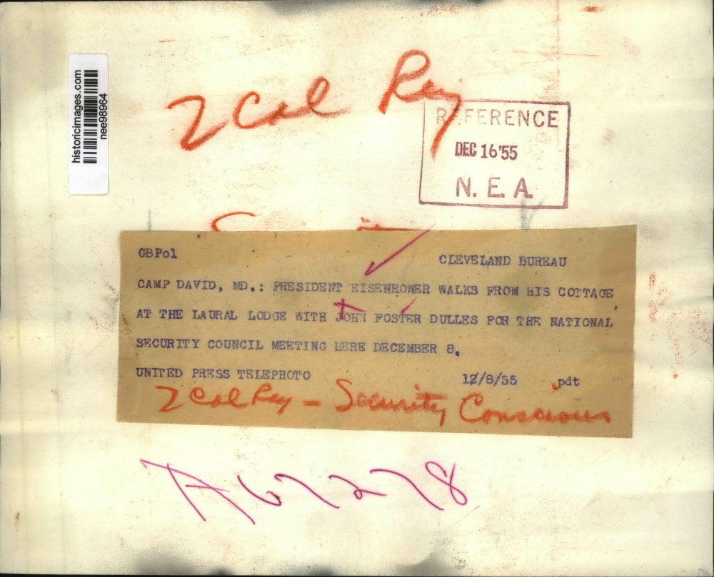 1955 Press Photo Dwight Eisenhower Walks from Cottage at Laurel Lodge