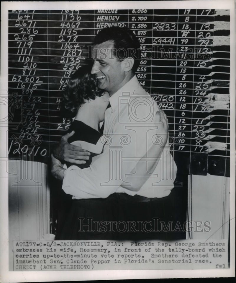 Load image into Gallery viewer, 1950 Press Photo Rep.George Smathers of Florida embrace his wife - nee99058
