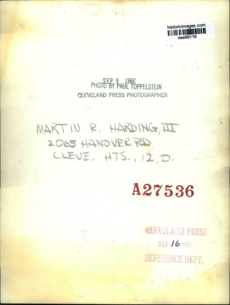 1966 Press Photo Martin R. Harding, III Wearing "Save Water!" Button - nee99116