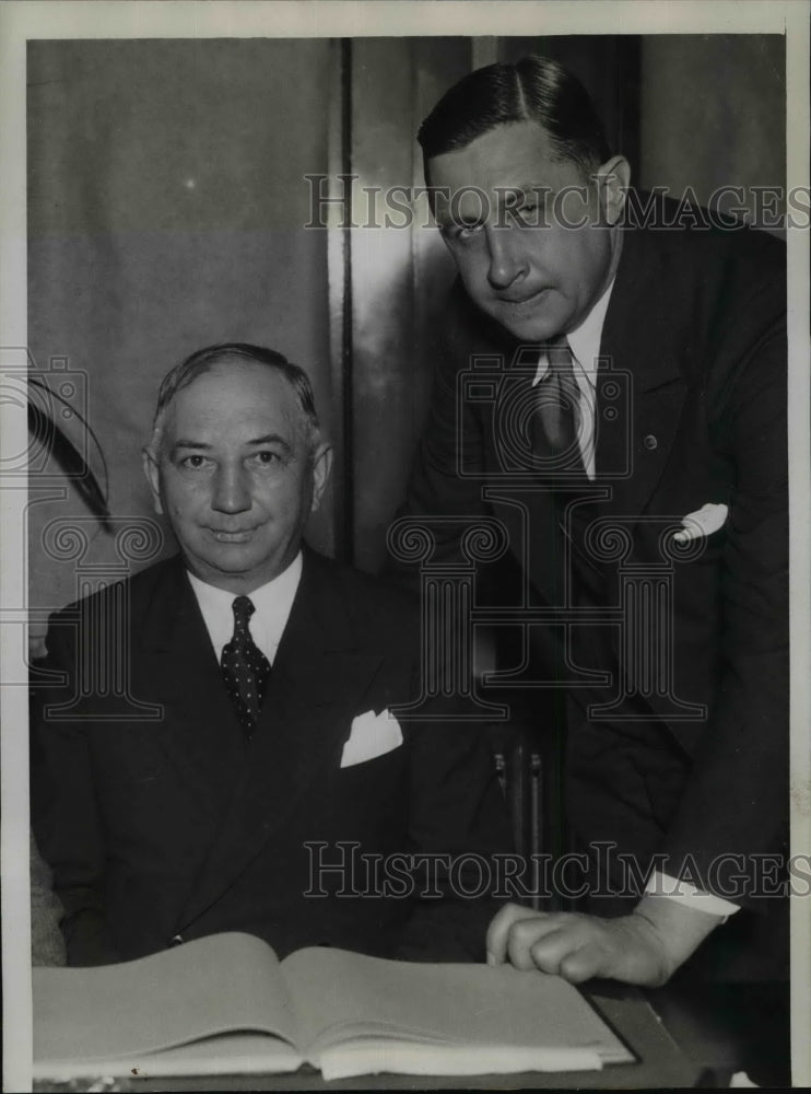 Load image into Gallery viewer, 1934 Press Photo Mortgage Banker Andrew C. Thompson, Attorney Victor E. LaRue
