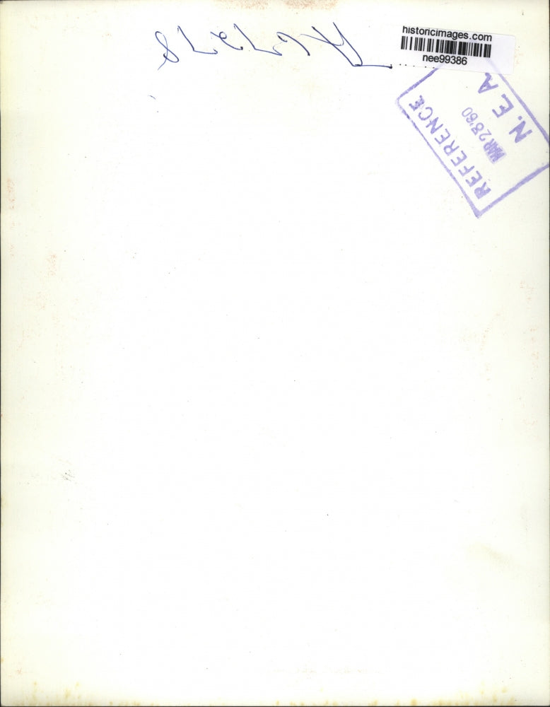 1960 Press Photo Pres.Dwight Eisenhower wiping at his smarting eyes - nee99386