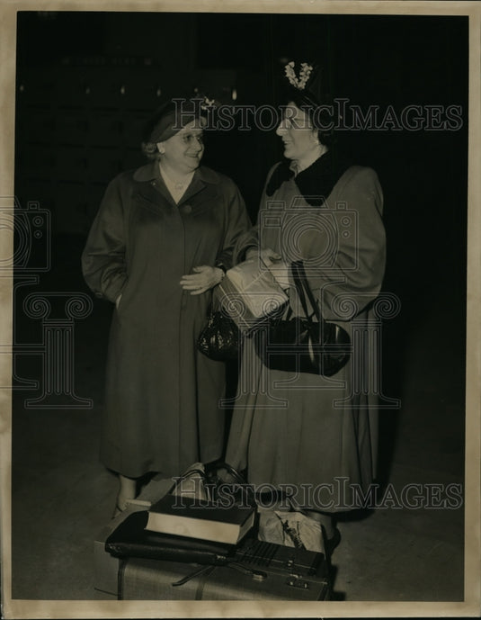 1950 Press Photo Mrs.Eva Rogo and Mrs. James Stagmitti - nee99469