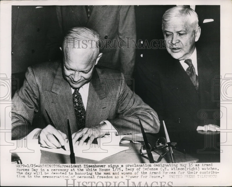 Load image into Gallery viewer, 1954 Press Photo Pres.Eisenhower signs designating May 15 as Armed Forces Day

