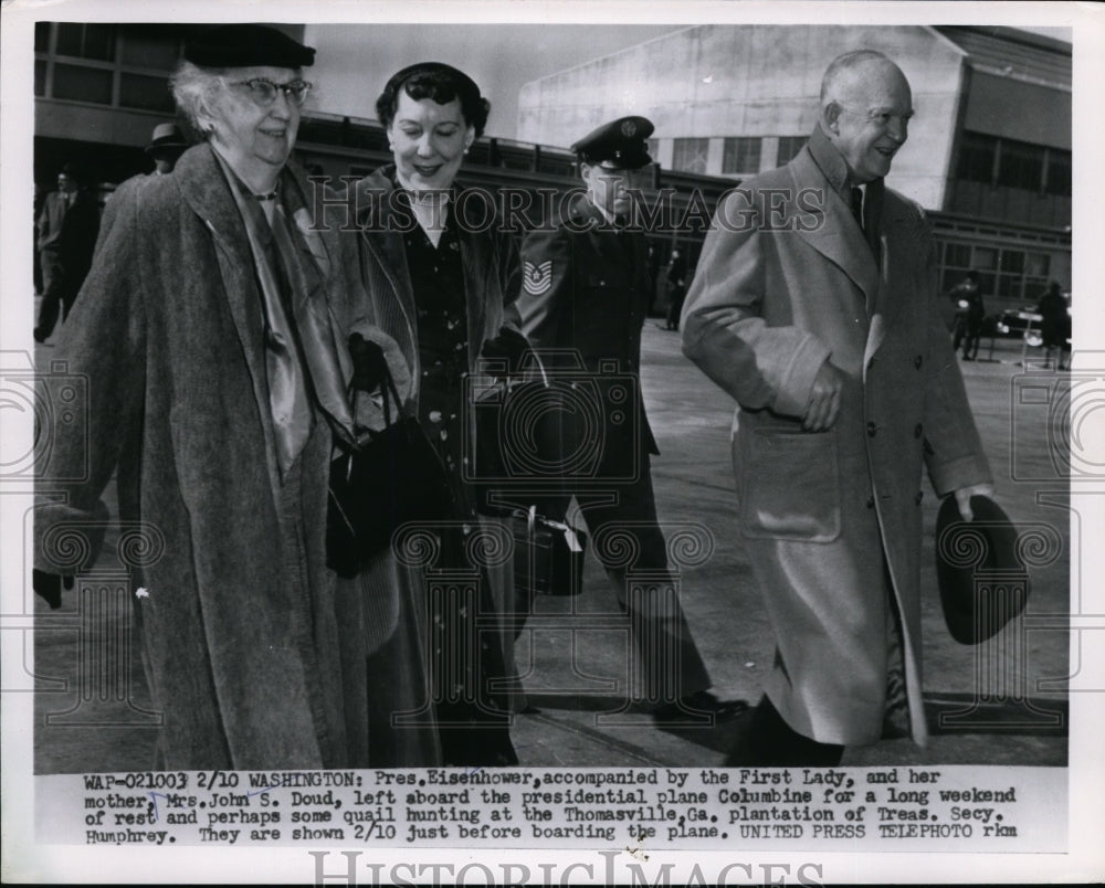1955 Press Photo Pres.Dwight Eisenhower with wife and Mother in law Mrs.Doud