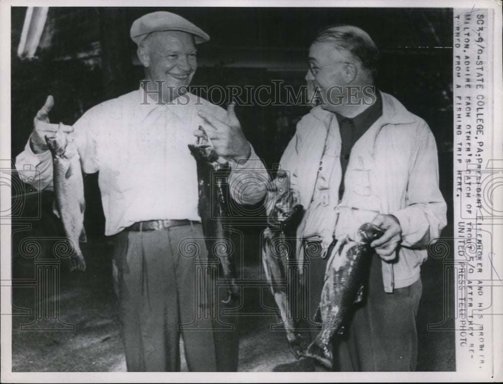 1953 Press Photo Pres.Dwight Eisenhower and his brother Milton admires catch