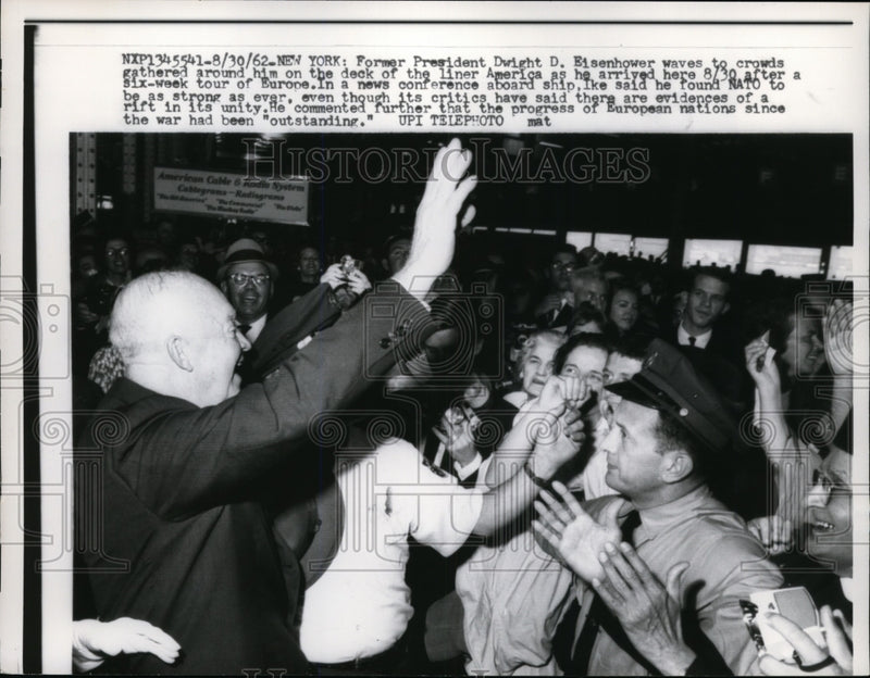 Load image into Gallery viewer, 1962 Press Photo Dwight Eisenhower on the deck of the liner America - nee99594
