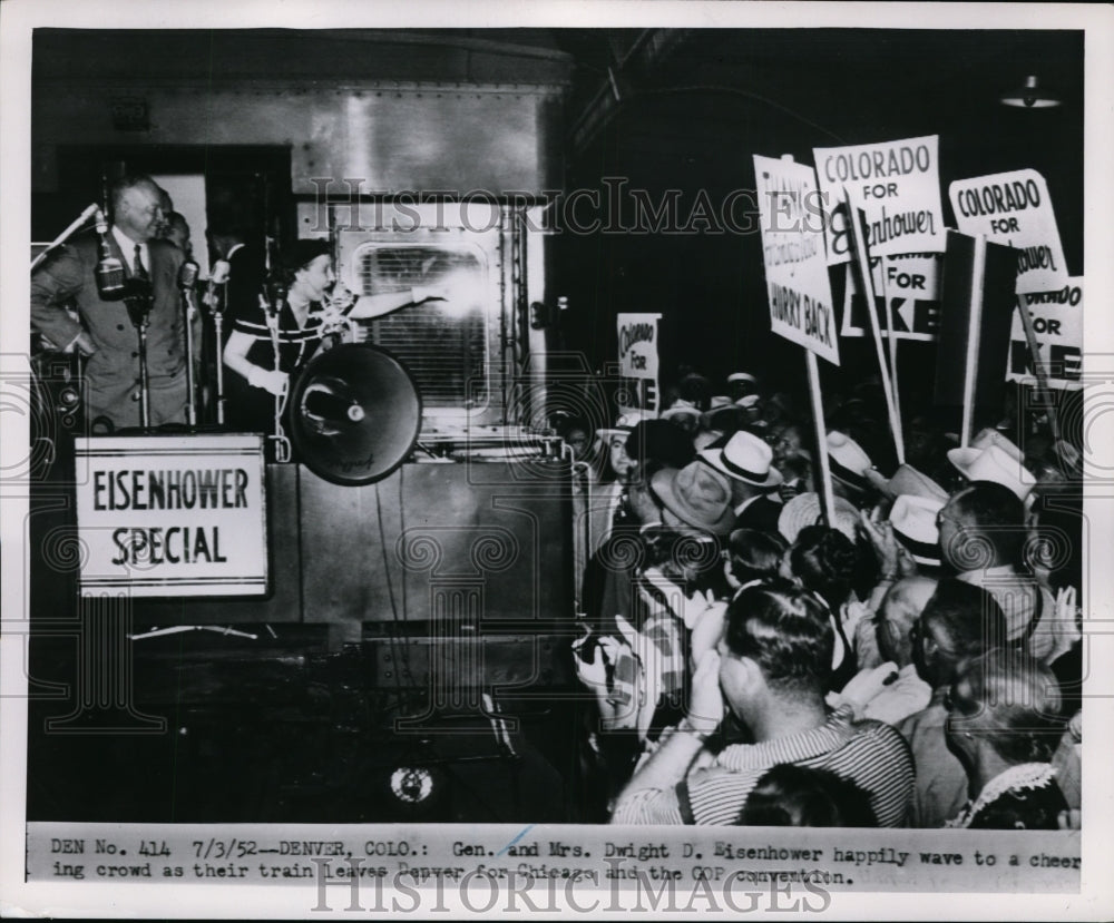 1953 Press Photo Gen. and Mrs. Dwight Eisenhower leaves Denver for Chicago
