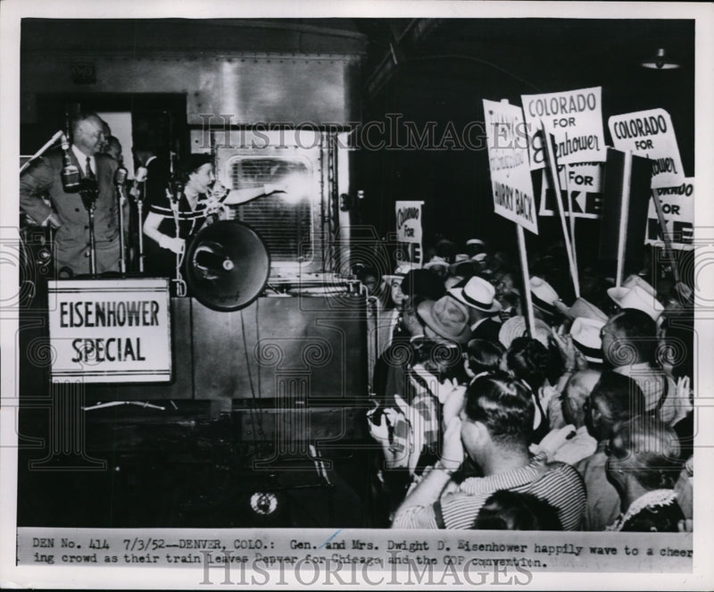 Load image into Gallery viewer, 1953 Press Photo Gen. and Mrs. Dwight Eisenhower leaves Denver for Chicago
